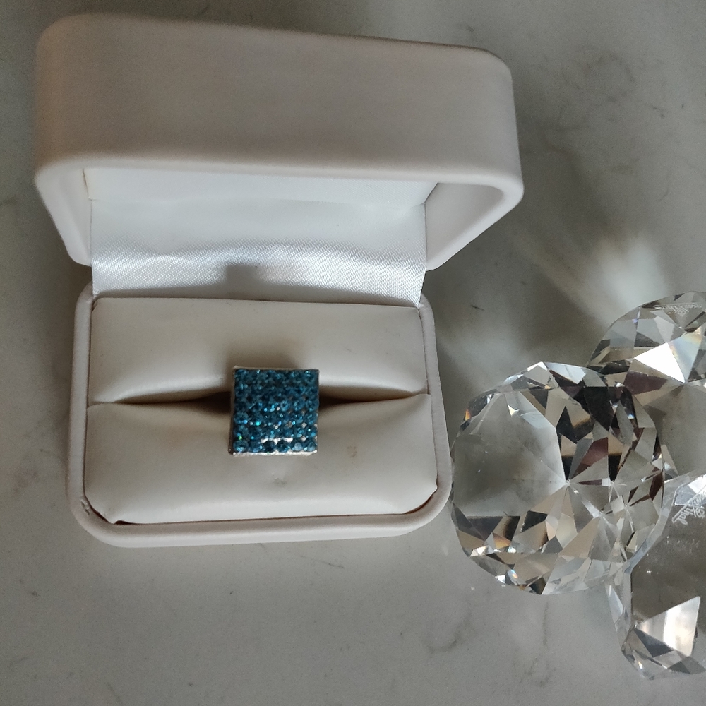 Sparkling ringš - Picture 5 of 9